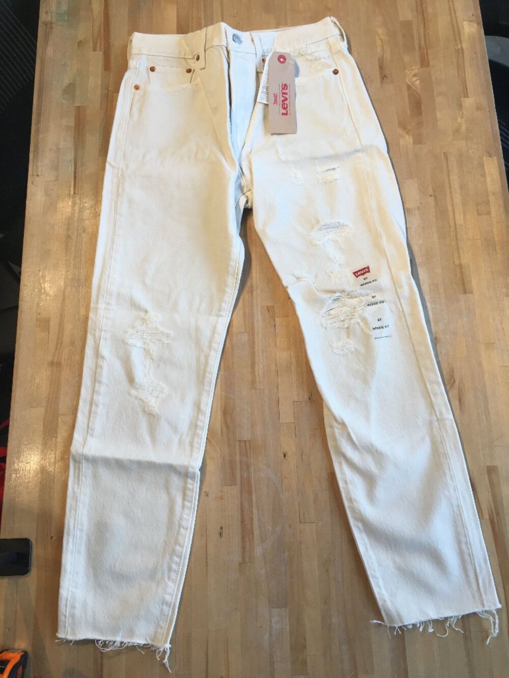 Women's Levi's Distressed White Wedgie Fit Jeans Size 27